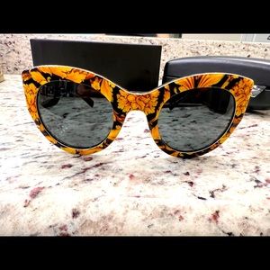 Versace Baroque Print  Sunglasses